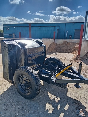 Self tipping dump trailer - self,